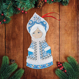 Новогодняя подвеска из фетра с вышивкой бисером 'Снегурочка'